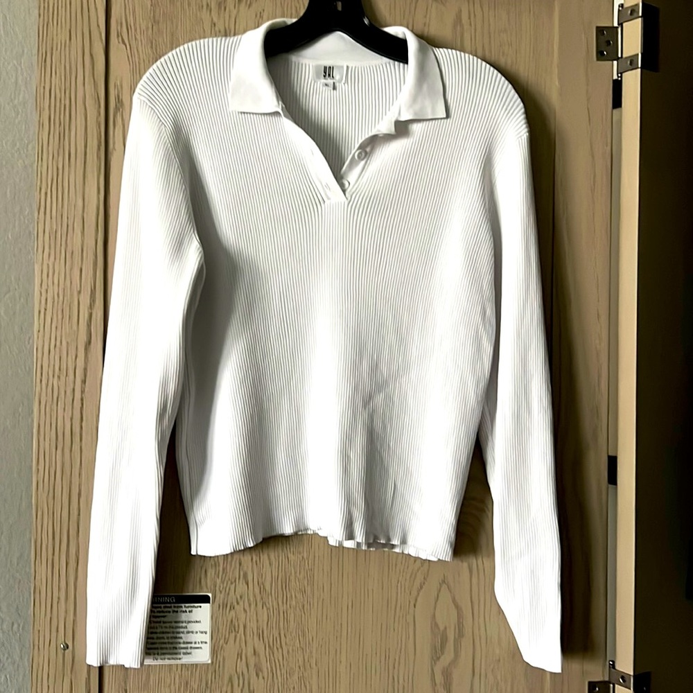 Women’s white top